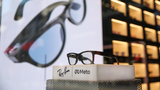 EssilorLuxottica：Ray-Ban Meta智能眼镜收入同比增长两