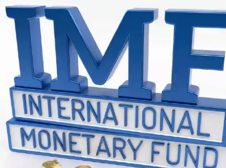 IMF上调英国经济展望，但警告国内政治动荡或拖
