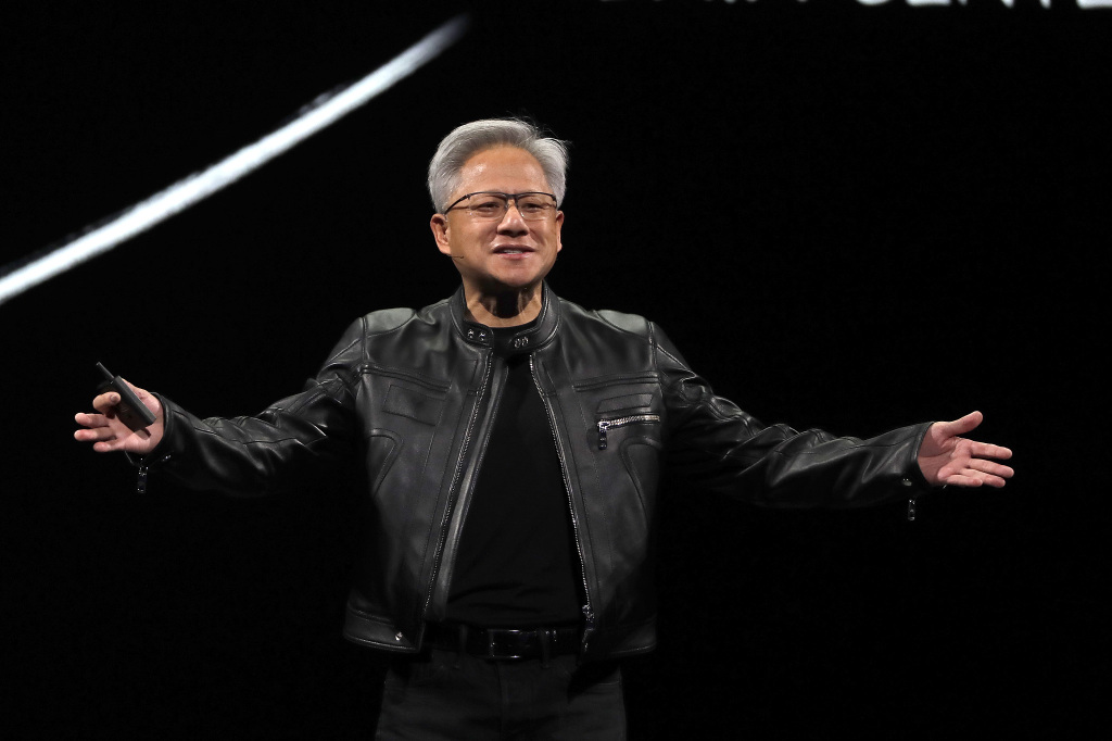 黄仁勋的新逻辑：从“卖铲人”到“全球AI基建运