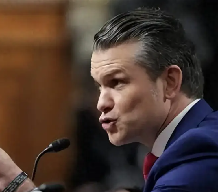 美国防长已与日本防卫大臣通话 寻求海上支持