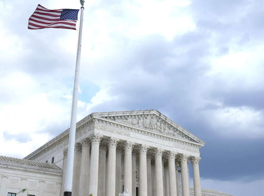 美国法院重新启动关于特朗普对低价值进口征税